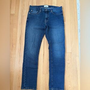 GAP Men's Straight Fit Blue Jeans